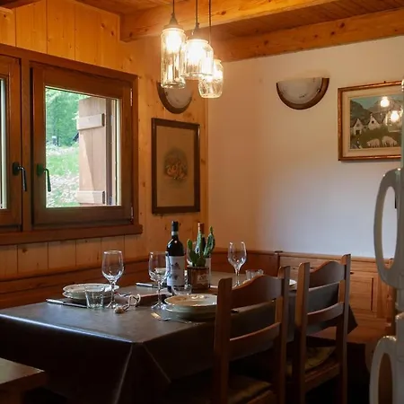 Casa Cantone Devero-baita Storica Con Balcone E Giardino, Posizione Comoda E Soleggiata- Spazio Biciclette בקתה אלפ דברו